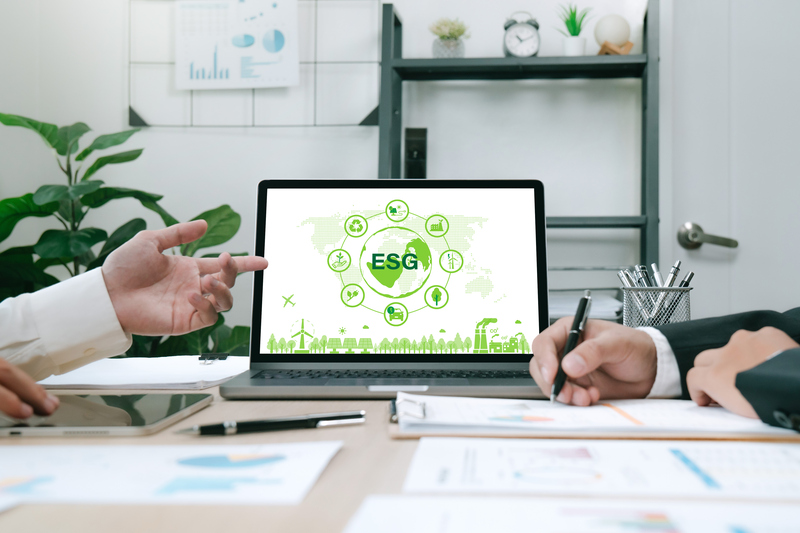computador com desenho de agenda esg