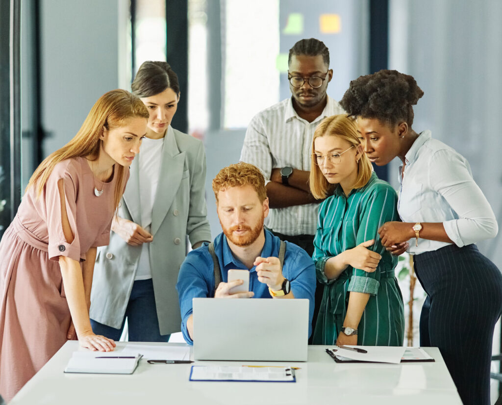 gerenciamento de crise equipe conversando