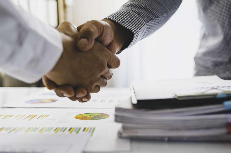 sócio investidor fechando negócio