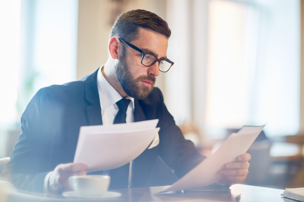 homem contratado calcular rescisão