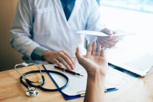 Recibo médico: para que serve, como fazer e informações contábeis